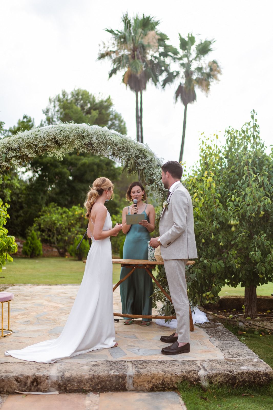 Bohemian wedding, beige linnen suit wedding by Atelier ACAN
