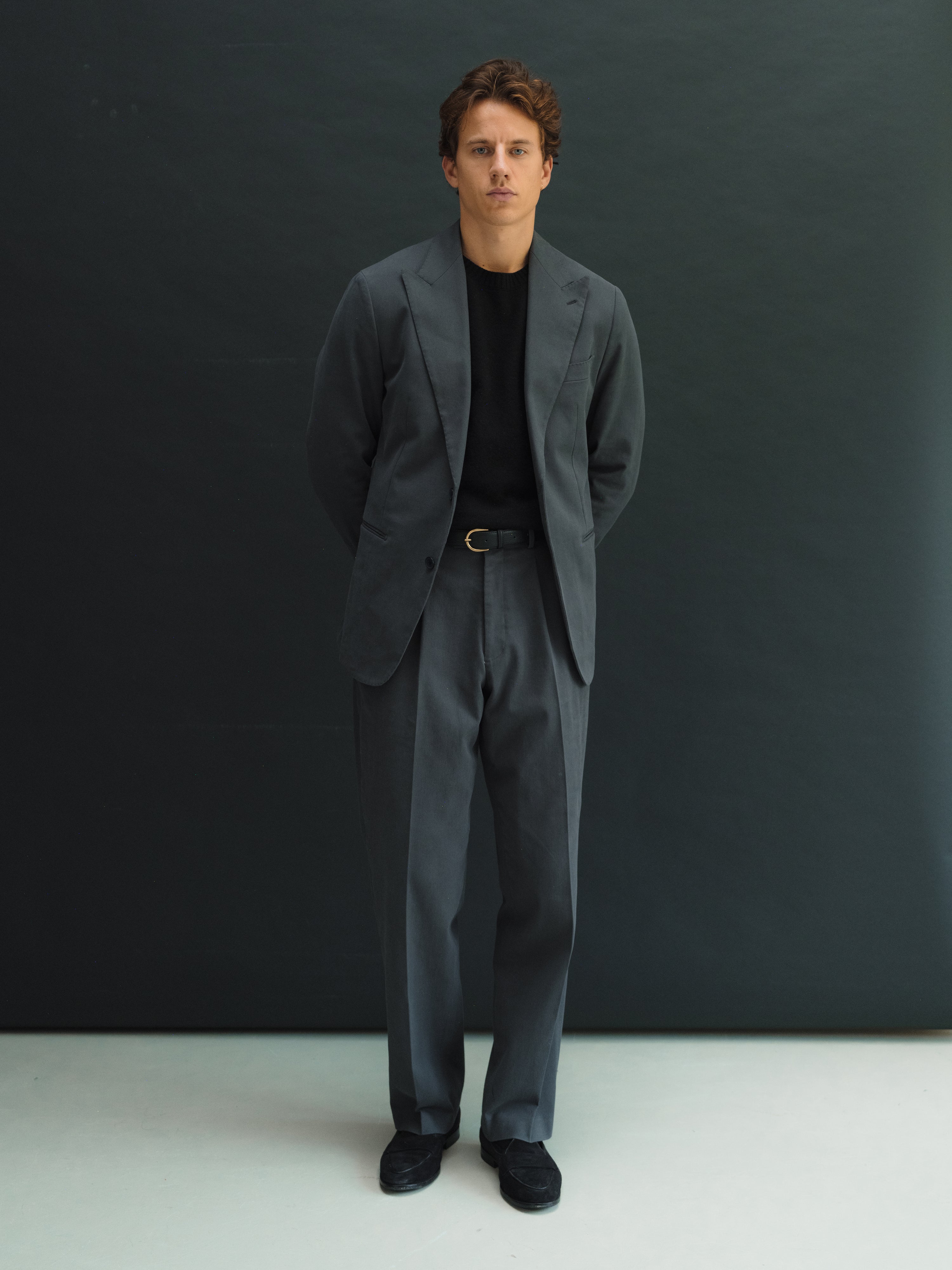 Men's bespoke grey suit by Atelier ACÀN featuring modern fit