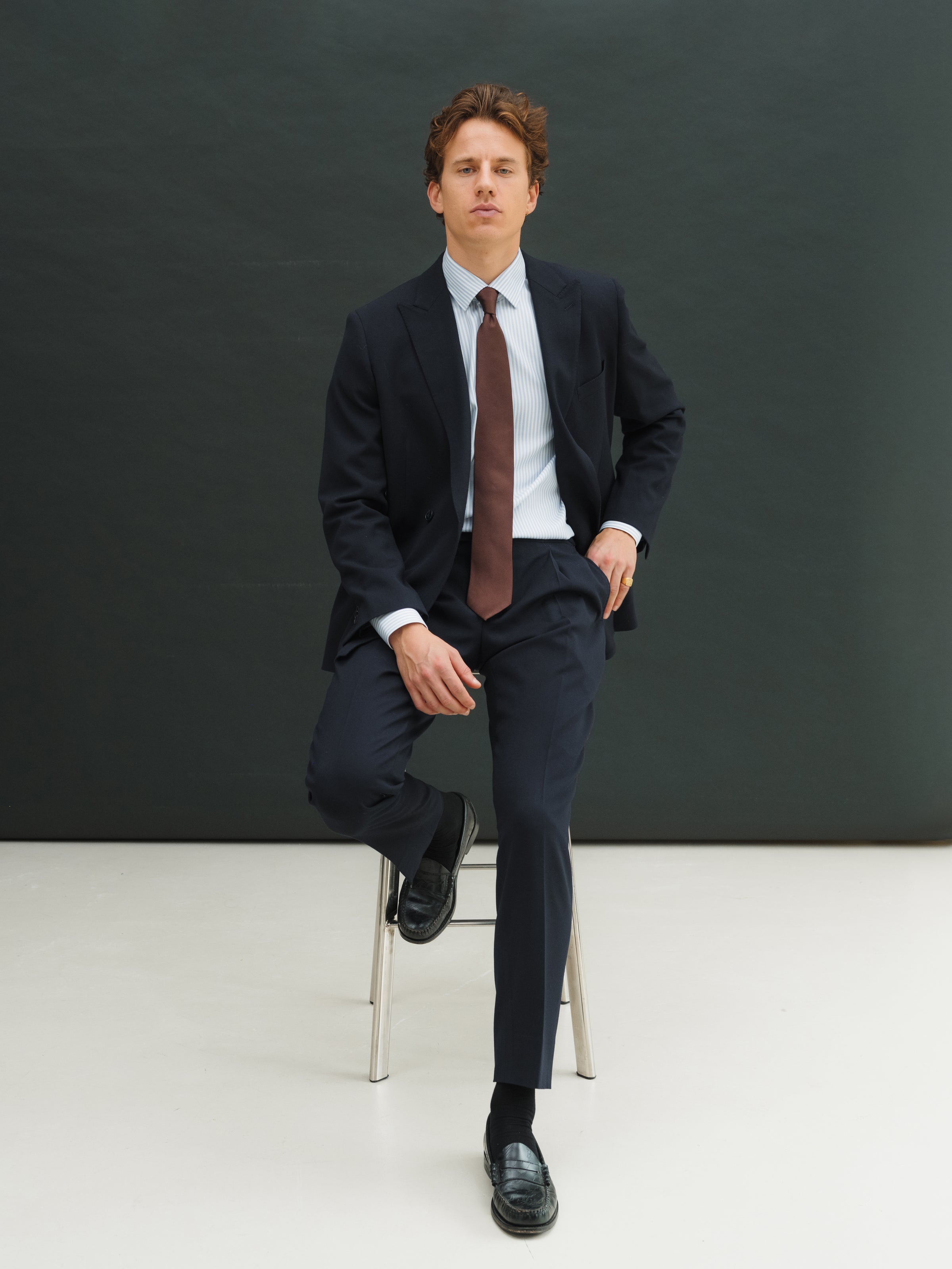 Classic navy business suit by Atelier ACÀN styled with striped shirt and brown tie - bespoke tailoring with modern fit