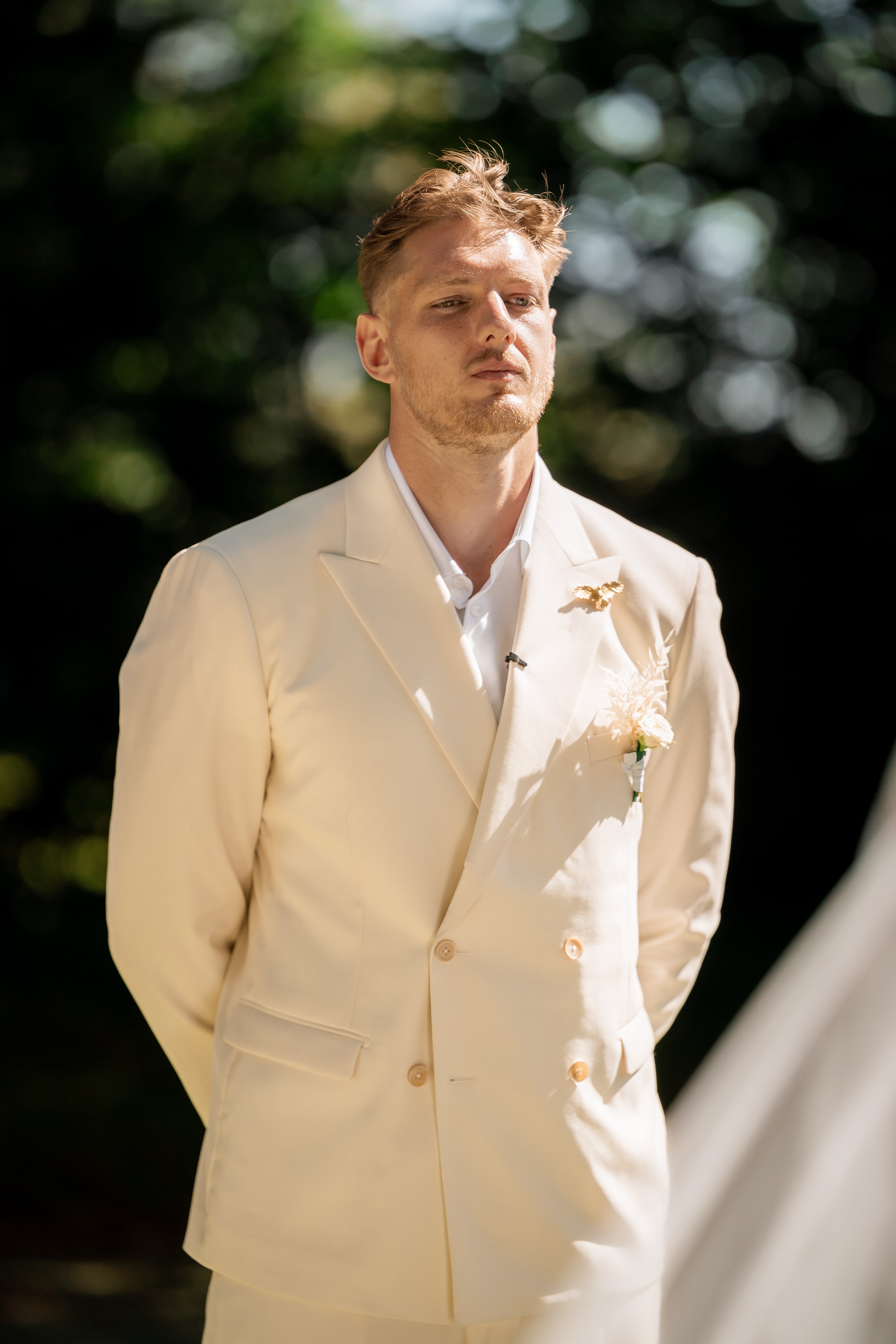Groom wearing a bespoke wedding suit by Atelier ACÀN, crafted for a perfect fit.